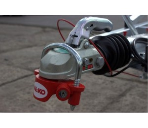 Zamki, Zabezpieczenia, Okucia